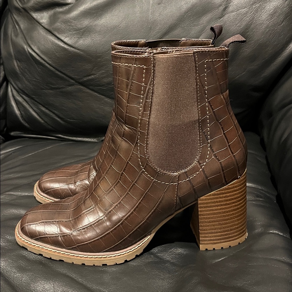 Brown heeled ankle boots Sz. 10